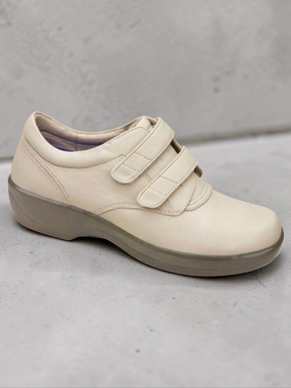 Apex Women's Ambulator Leather Cream 1264 Shoes Adjustable Slip-ons Smart Grip